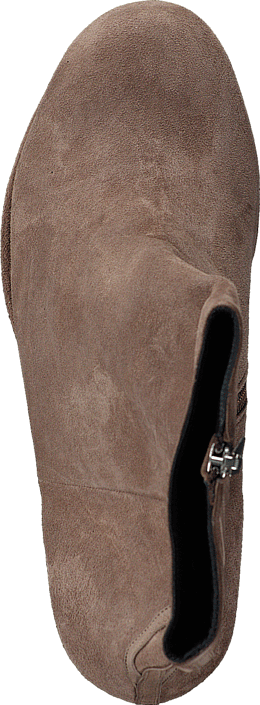 V Ave Shoe Repair - Plate Boot