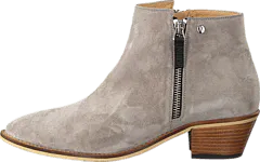 Nude of Scandinavia - Gill Road