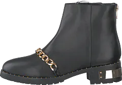 Sofie Schnoor - Tina Black