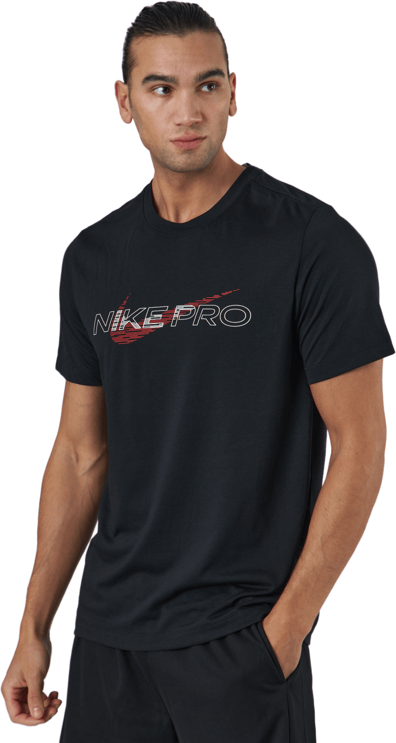 nike react element black and pink