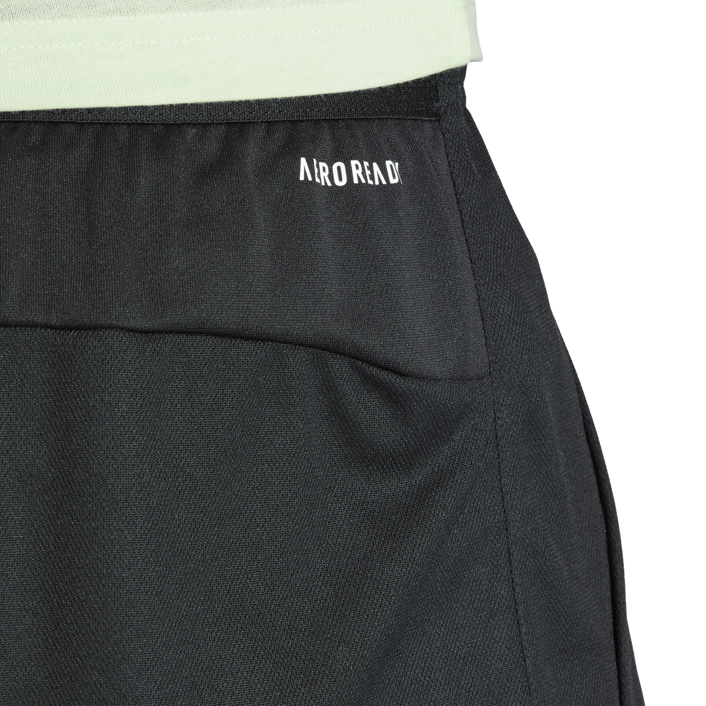 Train Essentials Seasonal Big Logo Shorts Black - Bild 4