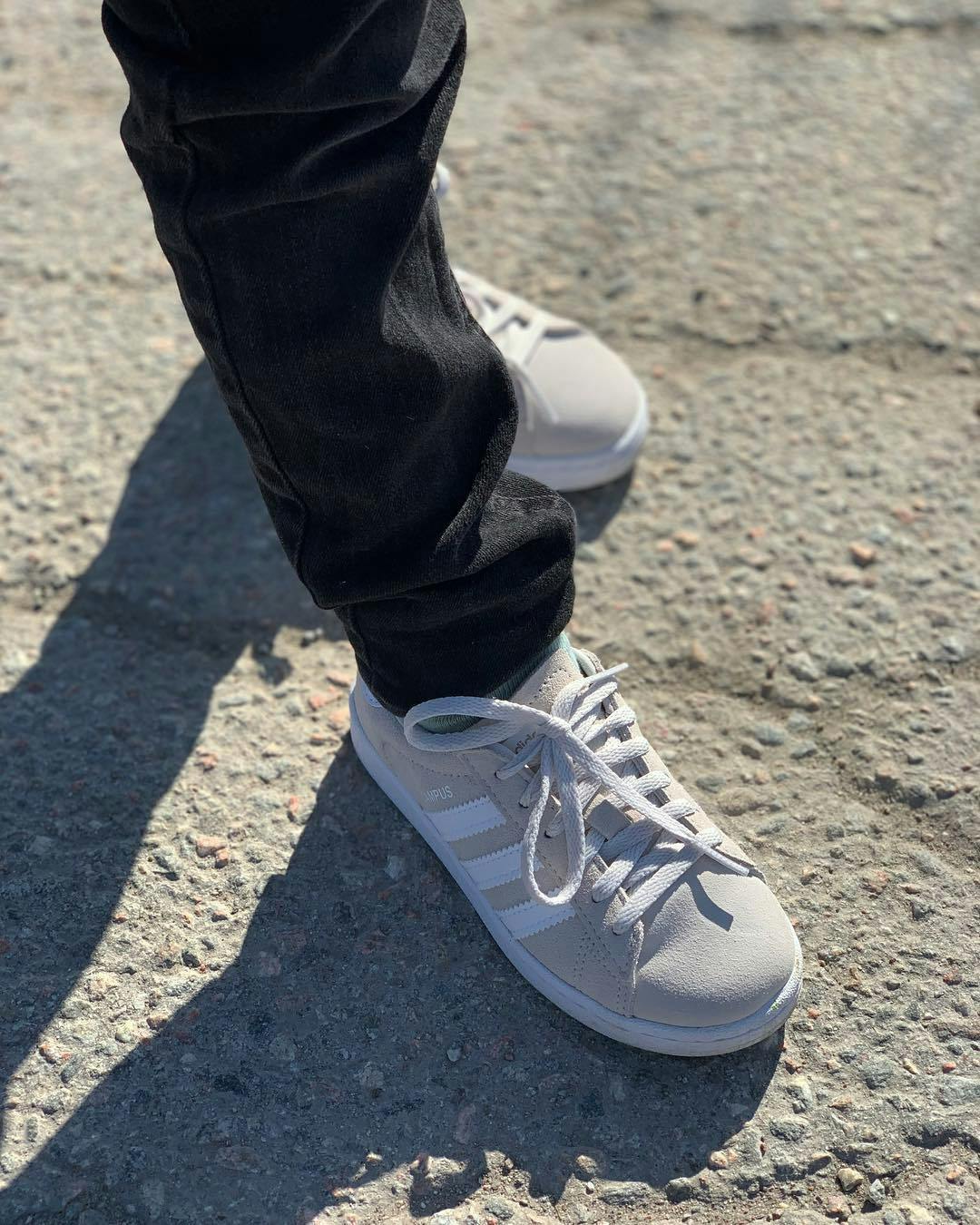 Kjøp adidas Originals Campus Grey Three F17Ftwr WhiteChal Campus Sko Grey Ftwr White Ftwr White CG6659 | Sko