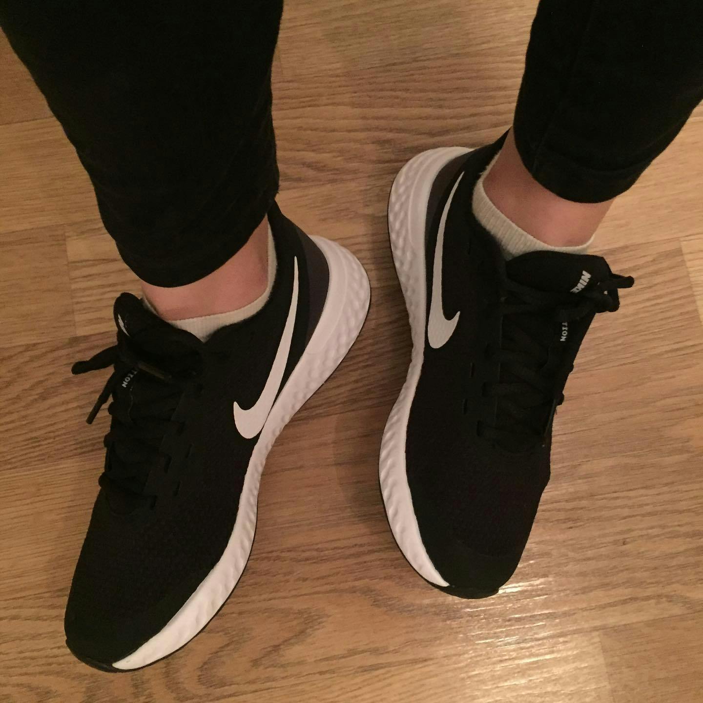 new zealand nike free 5.0 mennns sko svart grå hvit volt new zealand nike free 5.0 mennns sko svart grå hvit volt