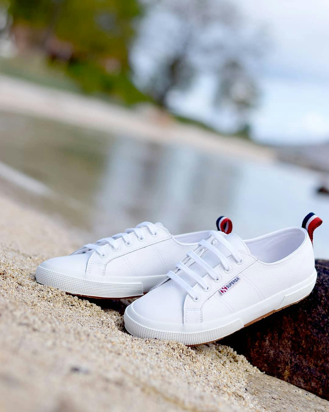Superga, sko Nordens største utvalg av sko | FOOTWAY.no Kjøp Superga 2843 Clubs Comfleau White grey Ash sko Online
