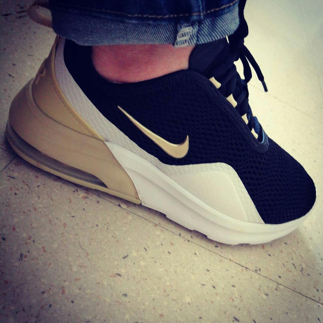 nike air max motion 2 gold