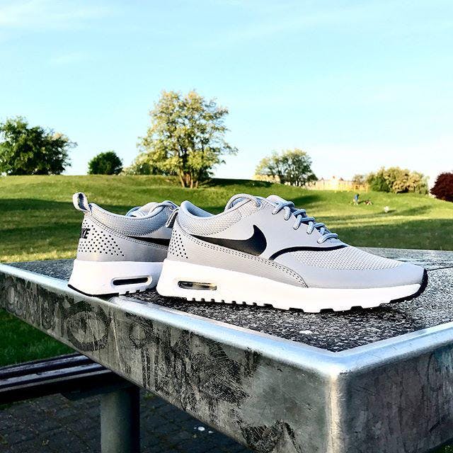 air max thea wolf grey black